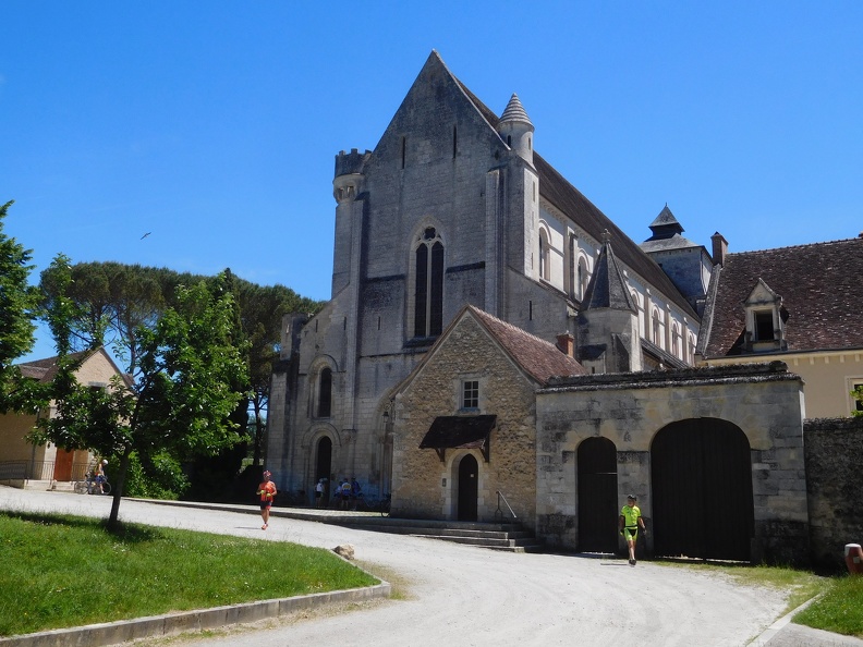 17-2-Fontgombault(abbaye).JPG